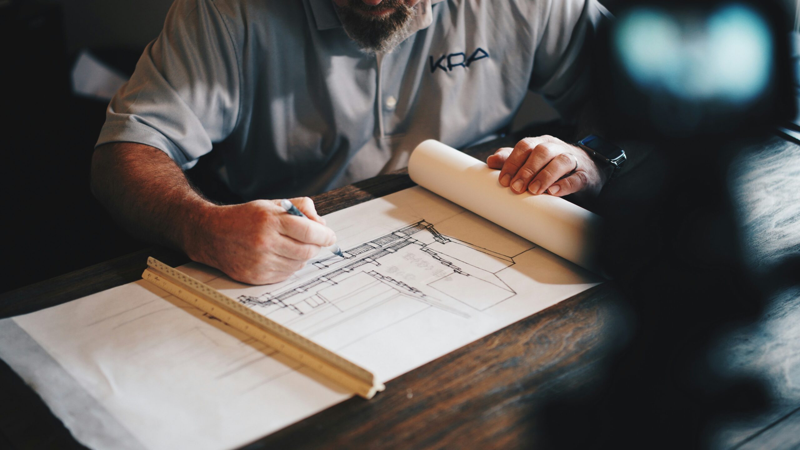 Looking for a builder, especially in the UK, requires careful due diligence to ensure a smooth project and a high-quality outcome.
